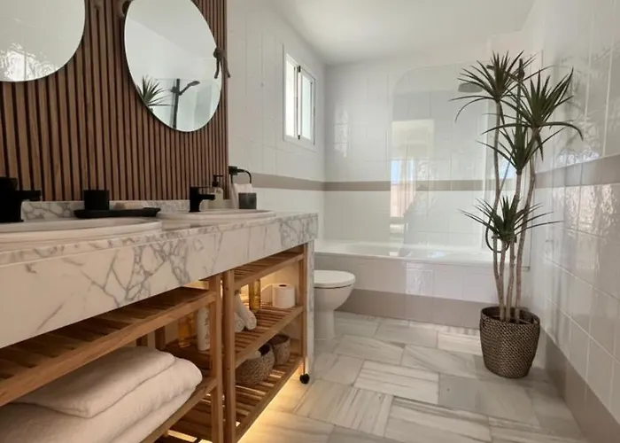 Elviria 2-level Beach-pool Access, Fully Equipped Apartment Marbella